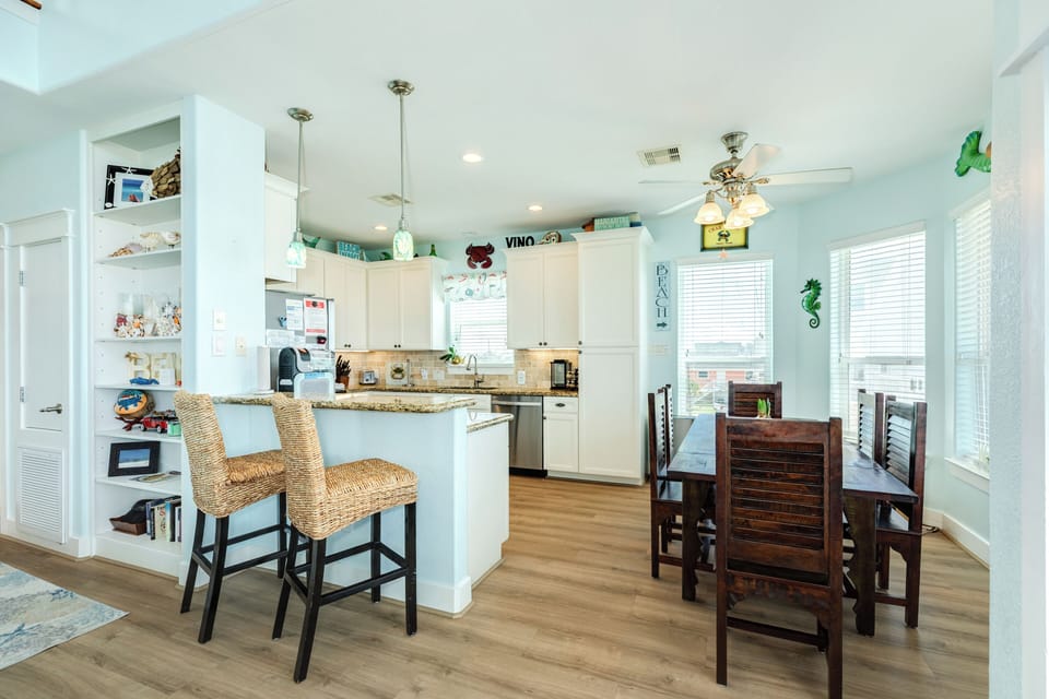 Grab a snack or enjoy your morning coffee at the breakfast bar