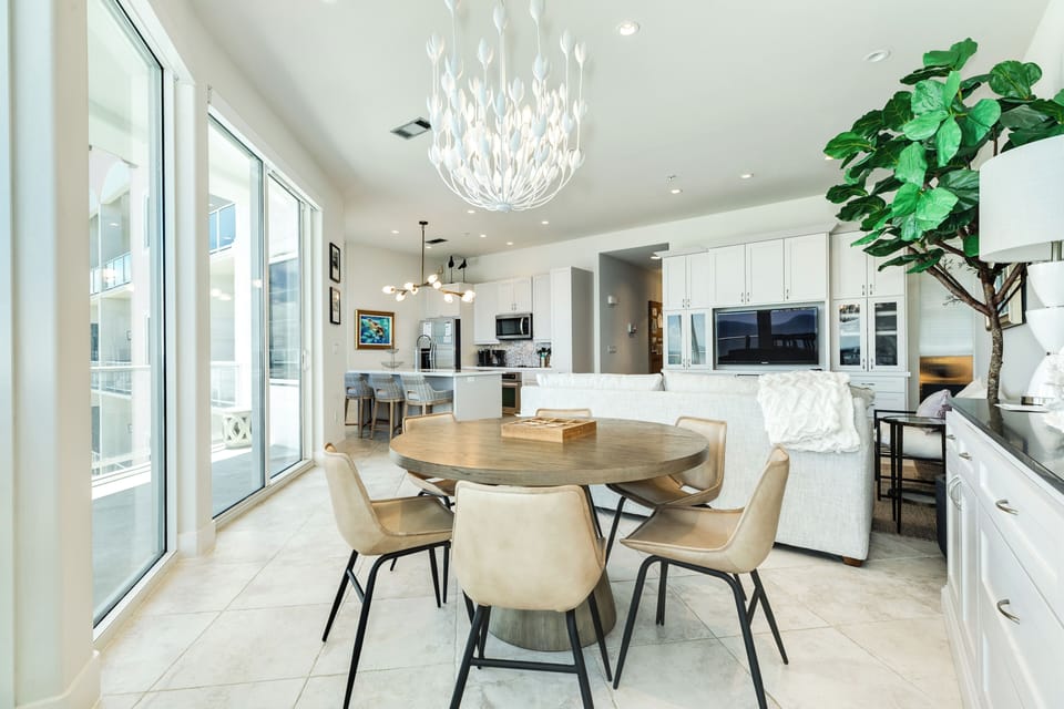 The nearby kitchen means the family cook won't be far from the action