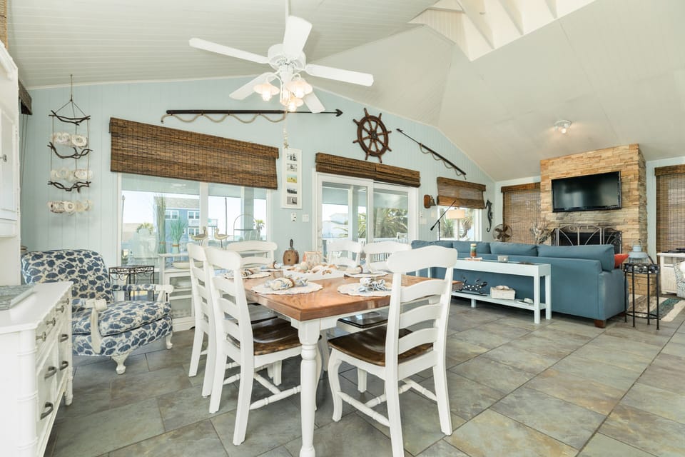 Comfortably sit up to 6 at the dining table