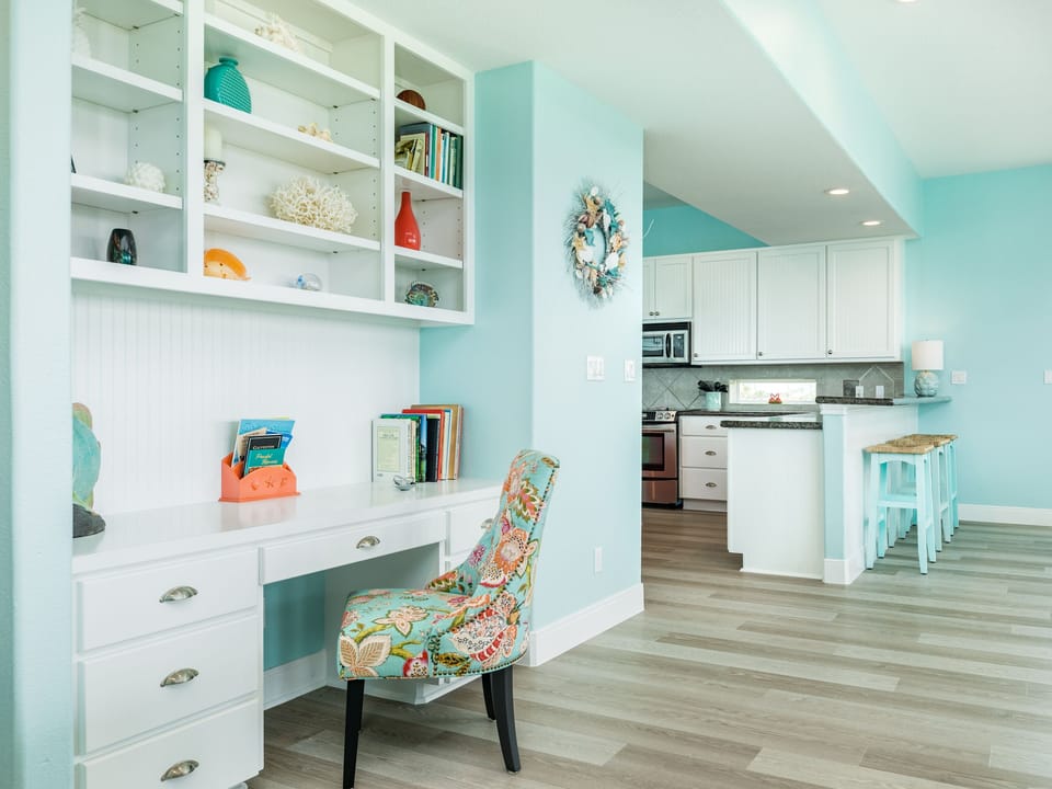 Desk space - perfect for workcations!