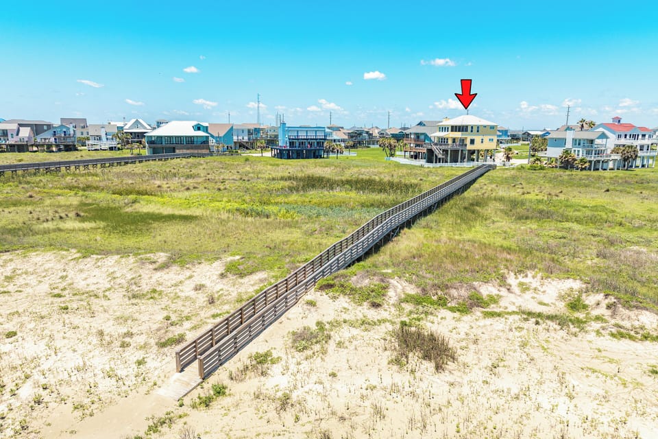 Dune walkover takes you straight to the beach