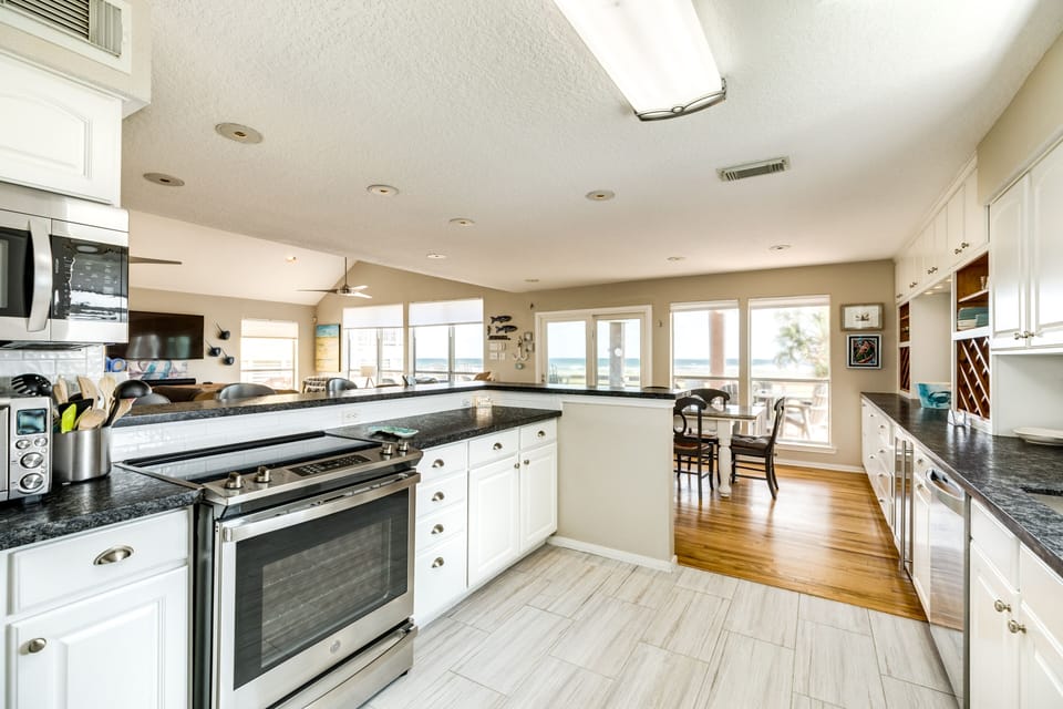 Plenty of space to prepare and serve homecooked meals