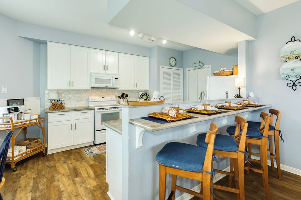 Grab a quick snack or enjoy meals at the breakfast bar