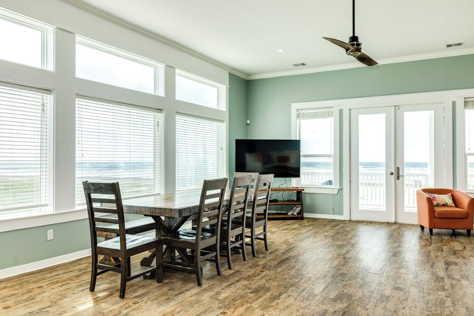 Sit up to 8 at the large dining table