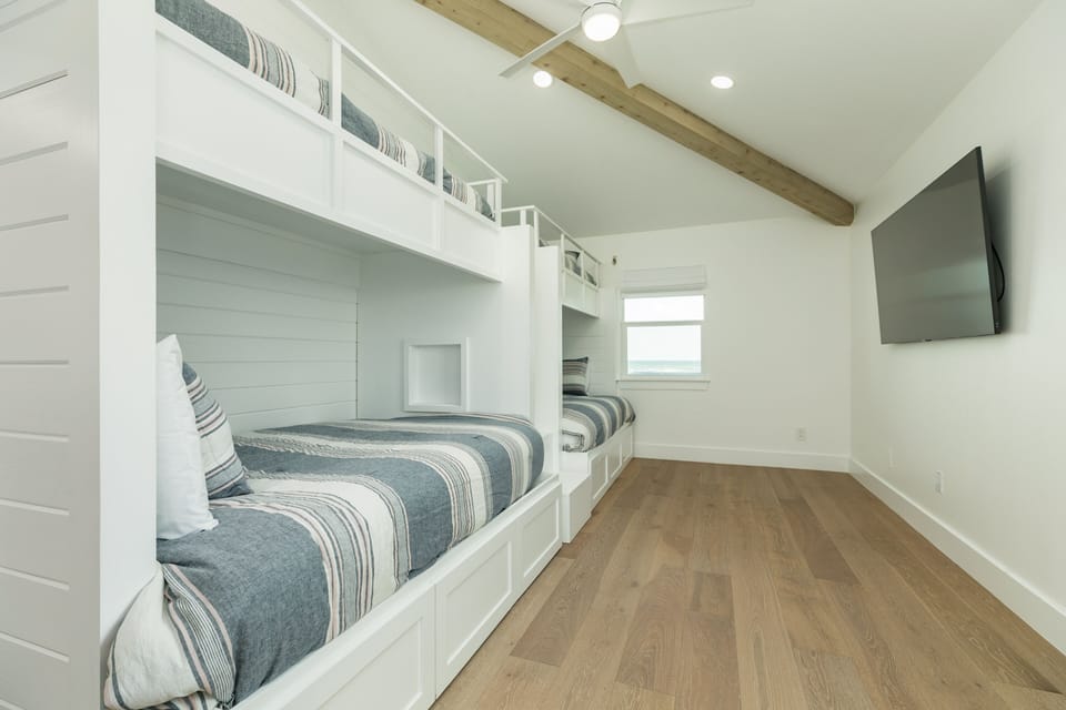 Bunk bedroom on Main level