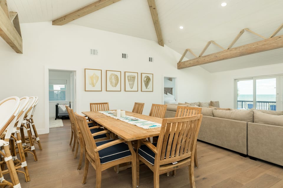 Sit up to 8 at the large dining table