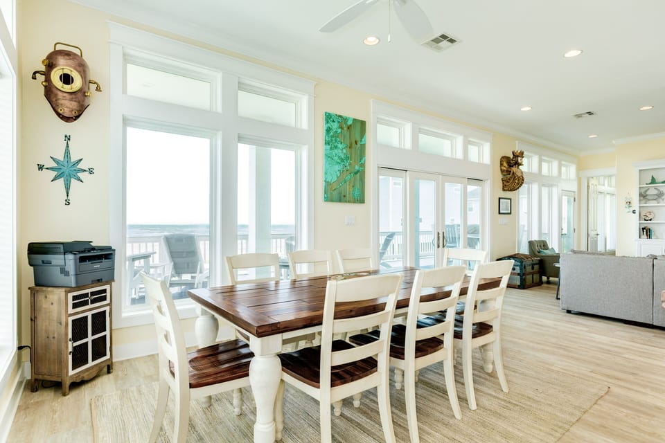 Enjoy homecooked meals overlooking the beach