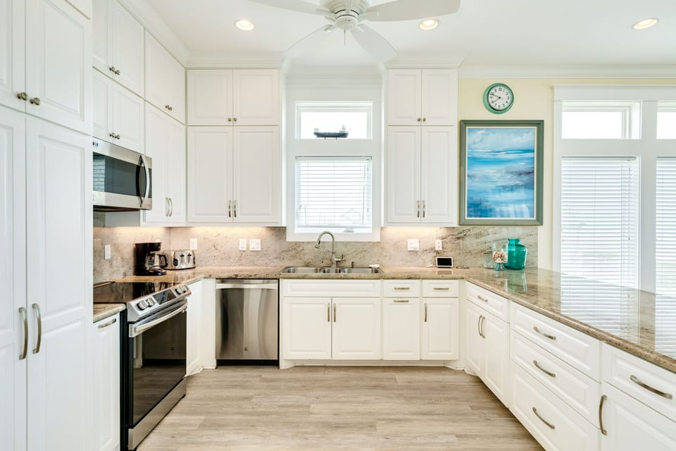 Spacious fully equipped kitchen allows for plenty of prep and serving space