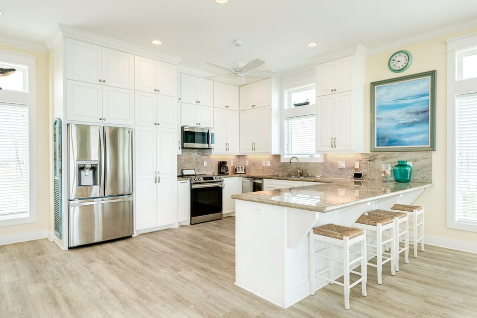 Grab a bite to eat at the breakfast bar with seating for 4