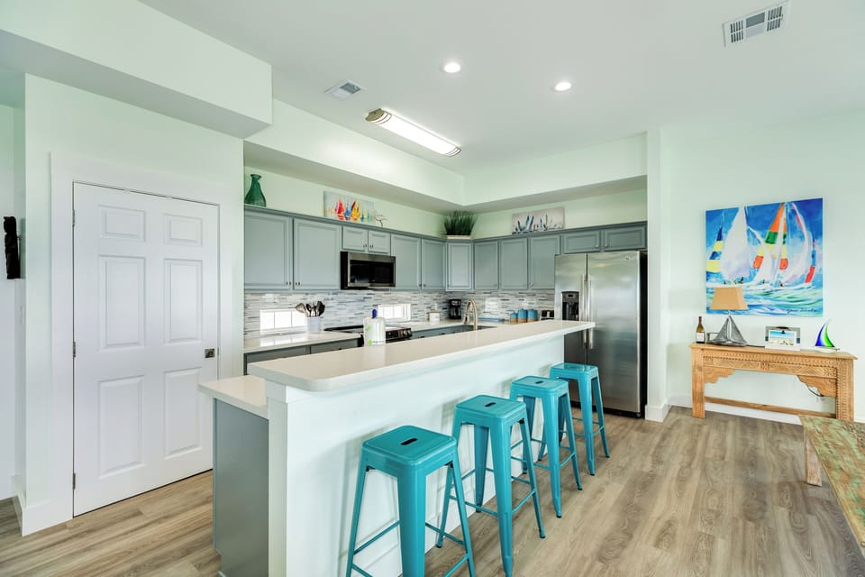 Grab a quick snack or enjoy meals at the breakfast bar with seating for 4