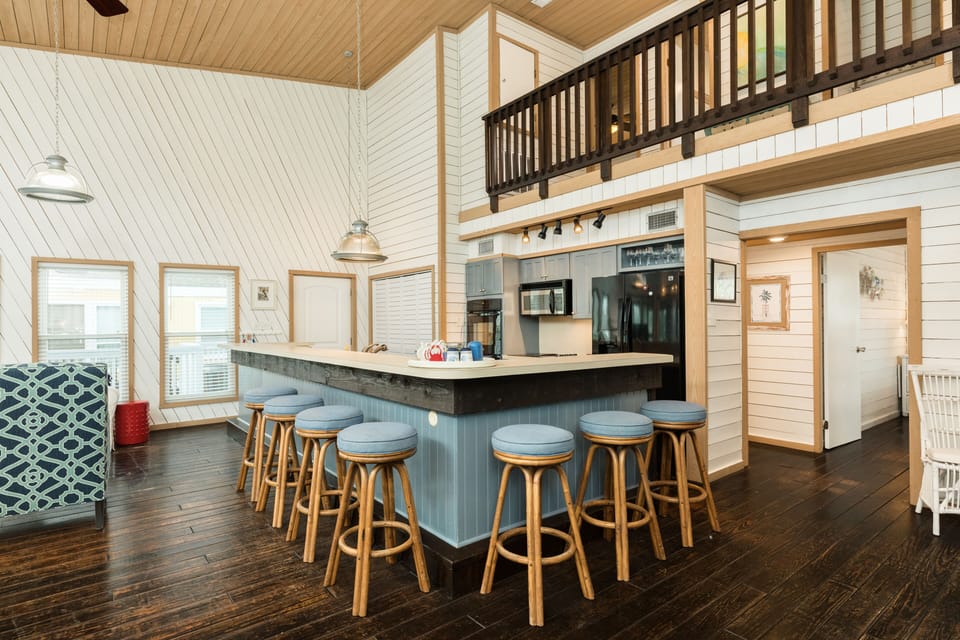 Grab a snack or enjoy meals at the breakfast bar with seating for 7