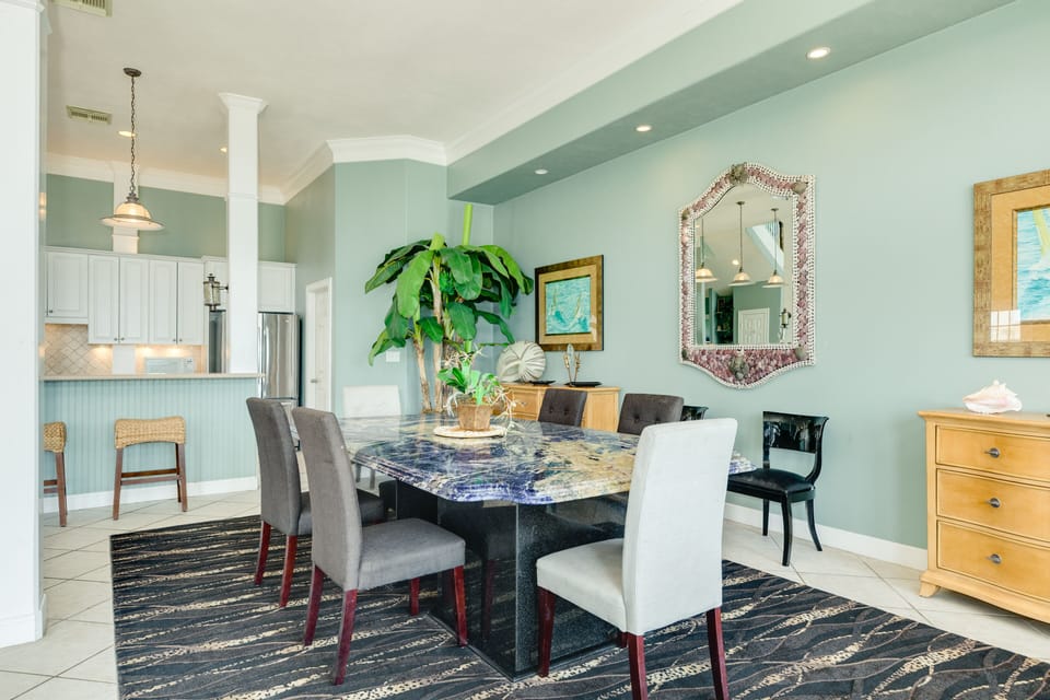 Sit up to 10 people at the large dining table