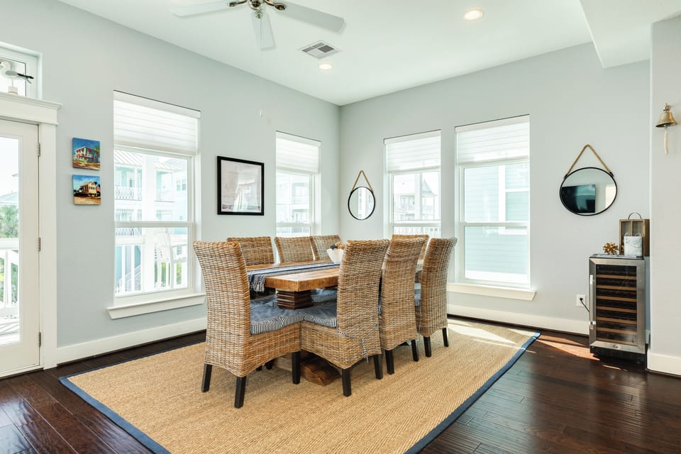 Comfortably sit up to 8 at the dining table