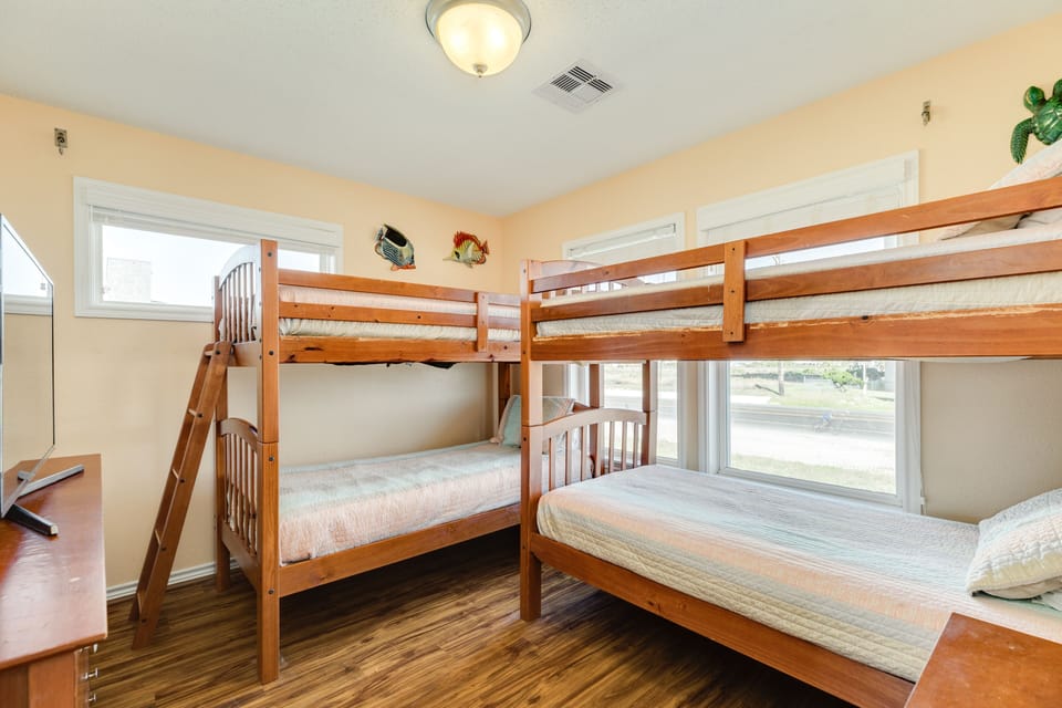 Bunk bedroom, sleep up to 4