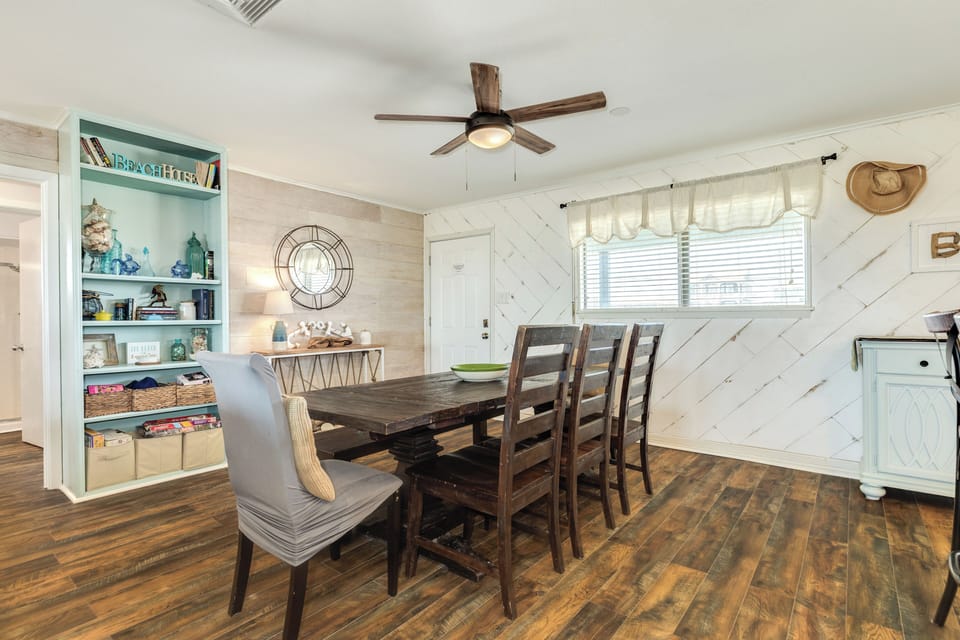 Comfortably sit up to 8 at the large dining table, perfect for family meals