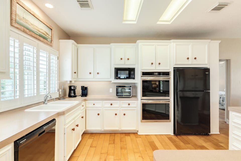 Plenty of cabinet and counter space in the kitchen