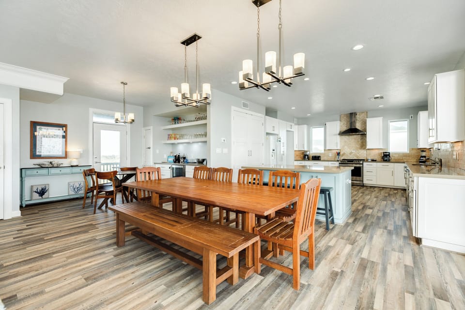 Comfortably sit up to 8 at the dining table