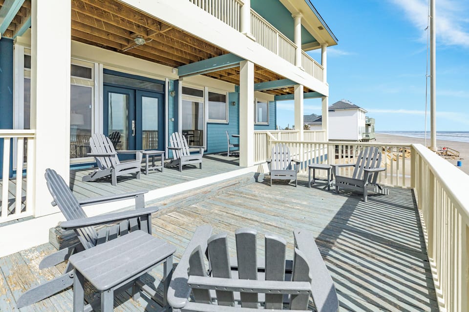 Enjoy great Gulf views from 2 levels of decks