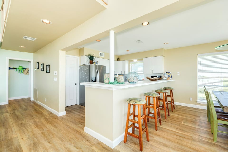 Snacks & meals are easy with the breakfast bar