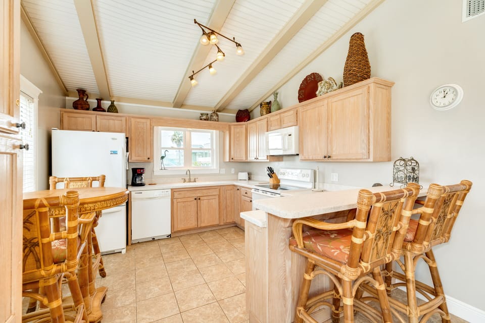 Grab a quick bite or enjoy meals at the breakfast bar