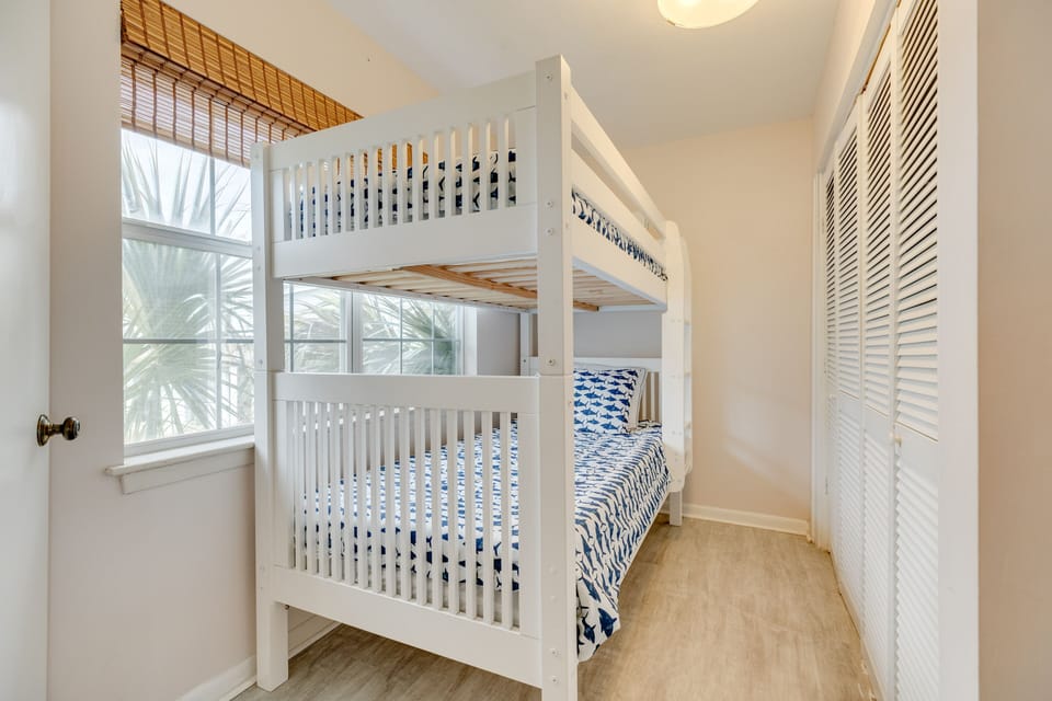 Main level bedroom with Twin bunk bed