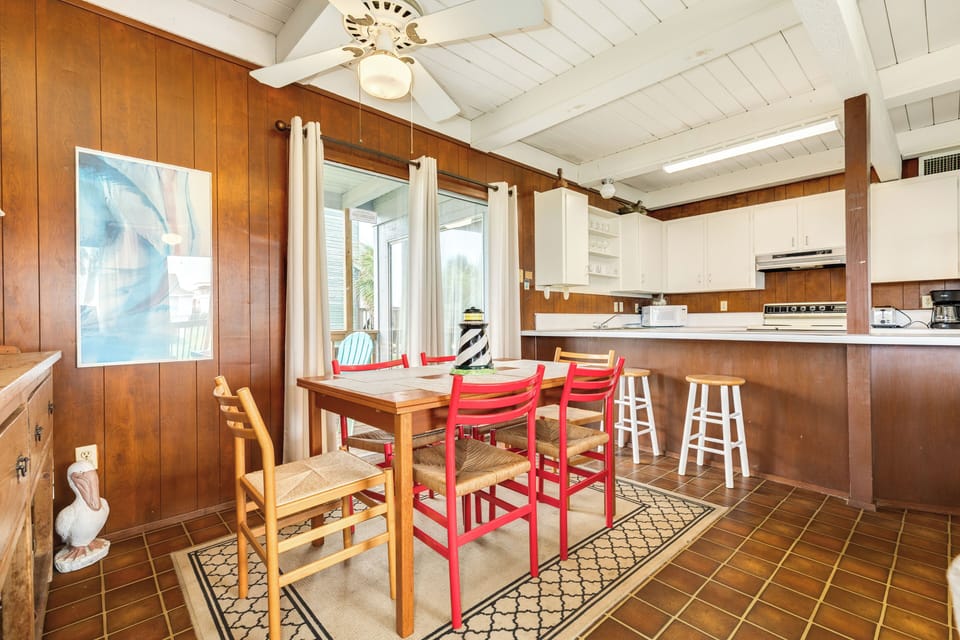 Additional seating at the nearby breakfast bar