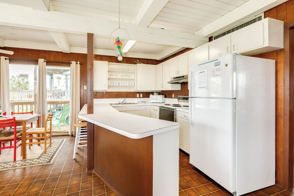Grab a quick snack at the breakfast bar with seating for 2