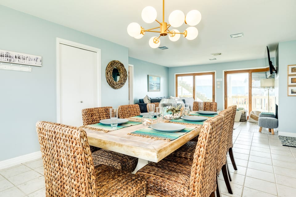 Comfortably sit up to 8 at the large dining table