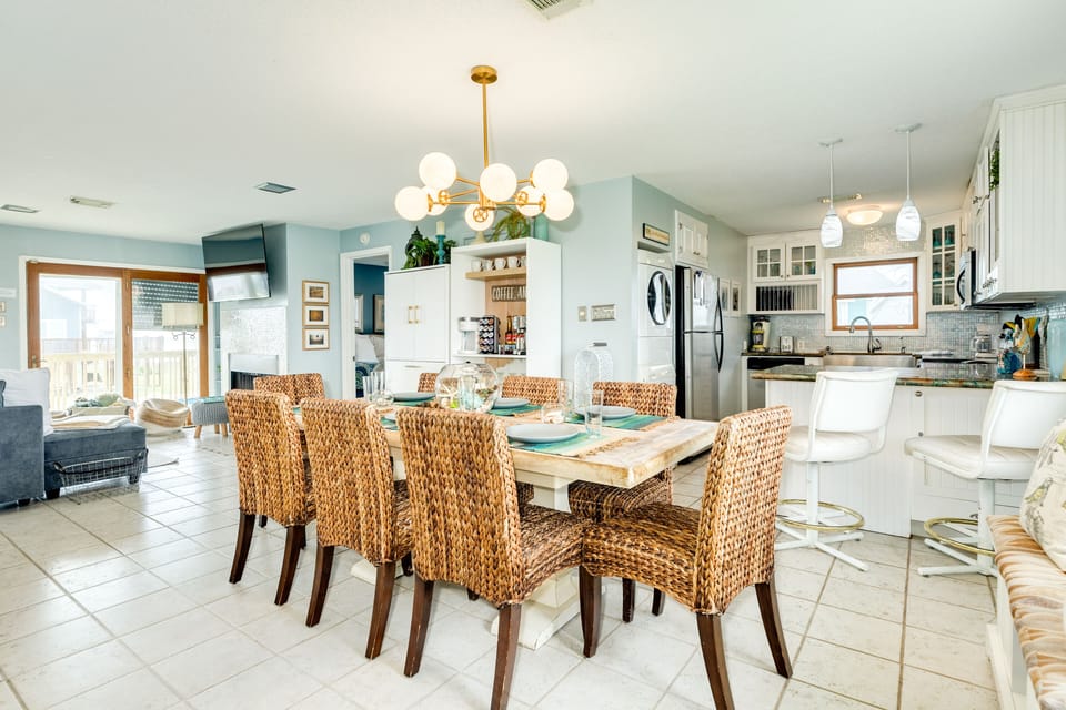 Easily serve homecooked meals from the nearby kitchen