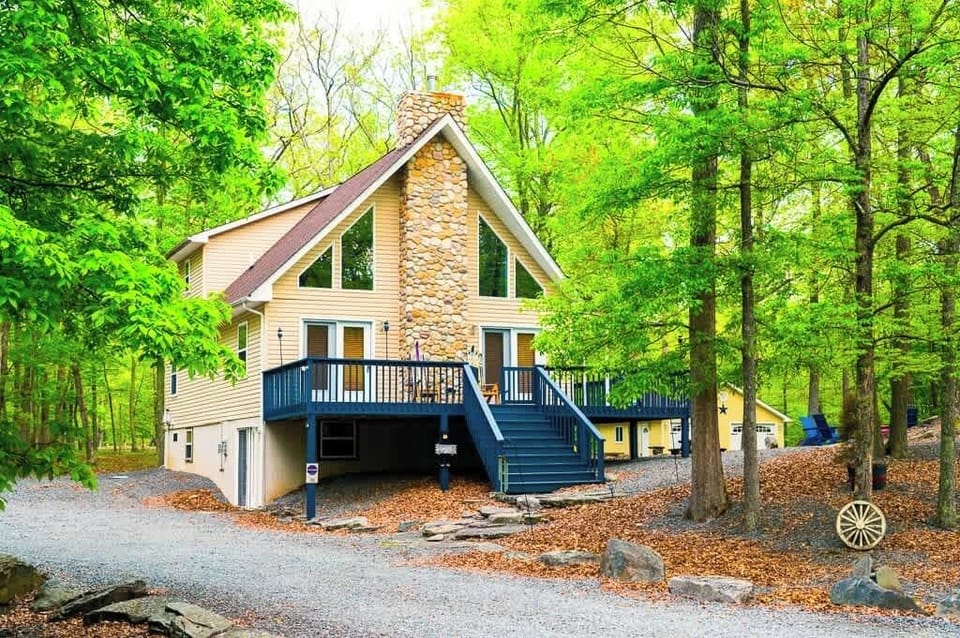 Dreaming of cozy mornings on the porch, surrounded by nature's beauty! 