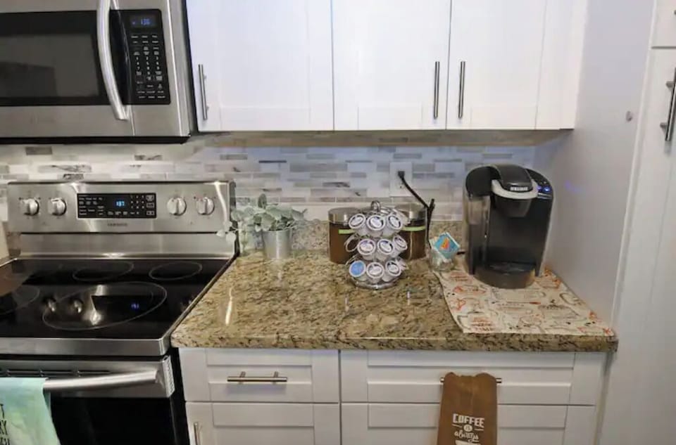 Regular coffee, decaf coffee and tea station. Hot water kettle. 