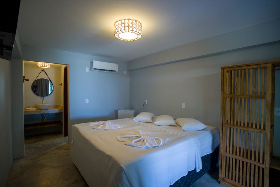 Premium Room, 6 Bedrooms, Ocean View, Ground Floor | Minibar, bed sheets