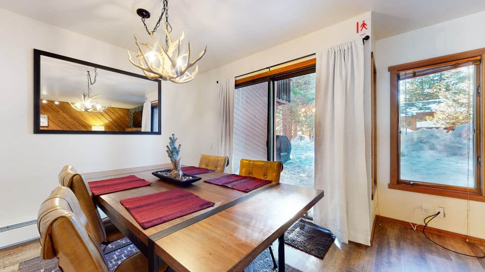 Hardwood, Flooring, Living Room, Room, Indoors