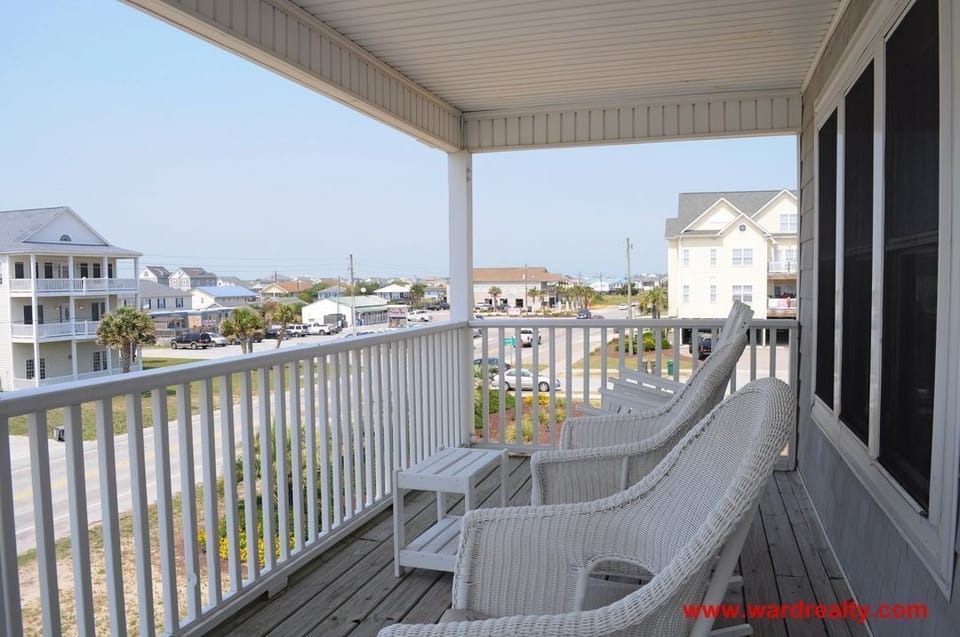 Top Floor Streetside Porch