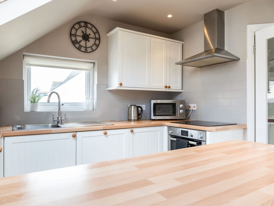 Cottage | Private kitchen | Fridge, microwave, dishwasher, electric kettle