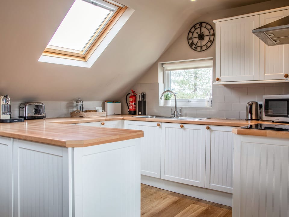 Cottage | Private kitchen | Fridge, microwave, dishwasher, electric kettle