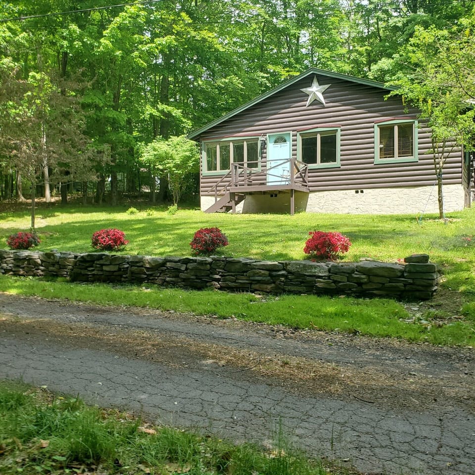 Lake view , lake view from 2 rooms .alot od property to expand on.