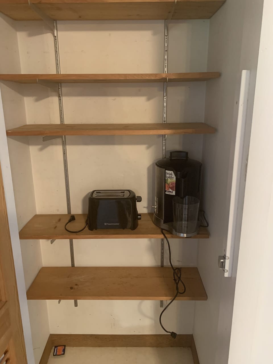 Toaster and Juicer with lots of extra space for you to place your dry goods.