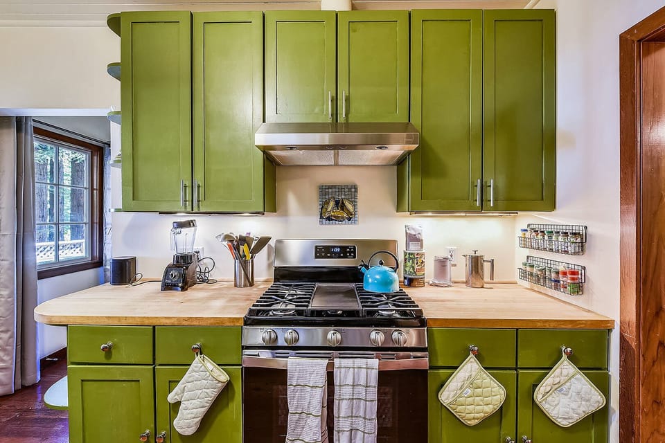 Just bring food! The kitchen is ready.