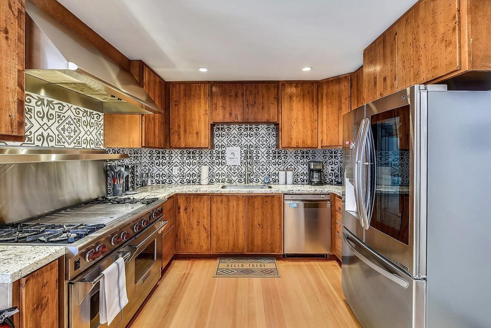 With room for a couple of cooks in the kitchen.