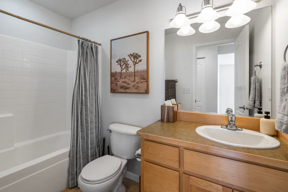3rd floor guest bathroom