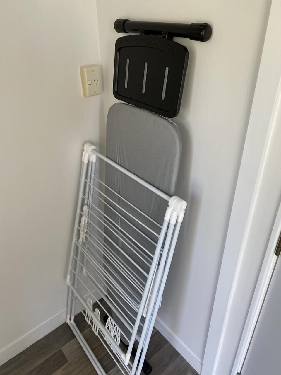 Family House | Iron/ironing board