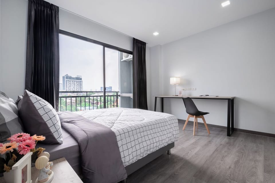 Superior Studio, 1 Queen Bed | Desk, laptop workspace, soundproofing, free WiFi
