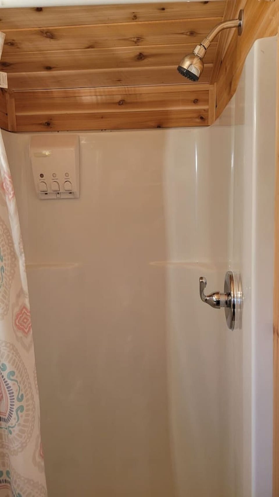 Spacious shower with shampoo, body wash, and conditioner dispenser provided. Private whole house cozy cottage on relaxing burbling creek. Gateway to the McKenzie River recreation area where you can enjoy mountain bike riding, rafting, hiking, kayaking, ca