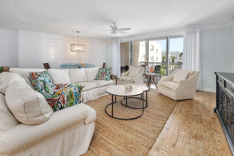 Saint Simons Grand #108 Spacious Open Concept Living Space