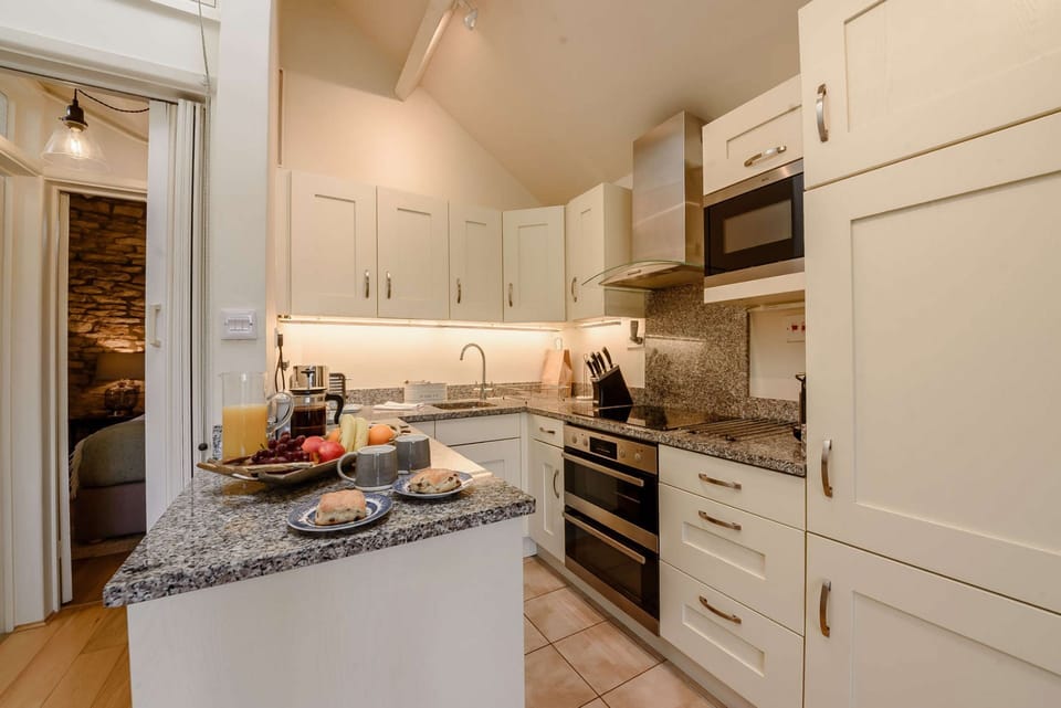 Oxbow Cottage Kitchen - StayCotswold