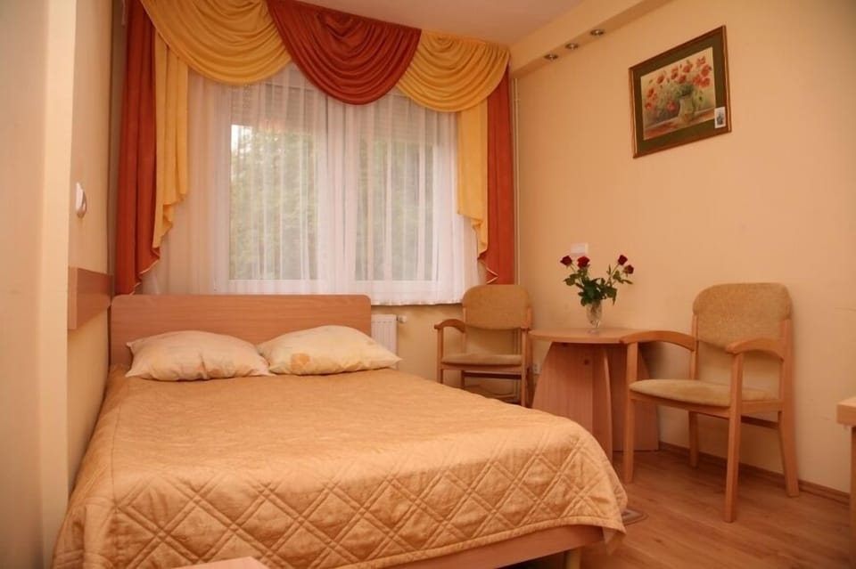 Classic Double or Twin Room | Free WiFi, bed sheets