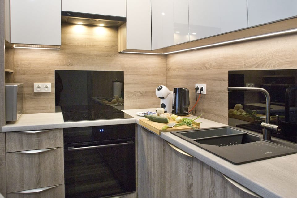 Comfort Apartment | Private kitchen | Fridge, microwave, oven, stovetop