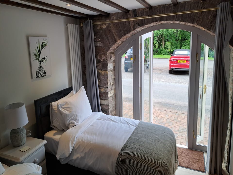 Twin Room, Accessible, Ground Floor | Bed sheets