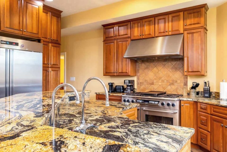 So much kitchen counter space!